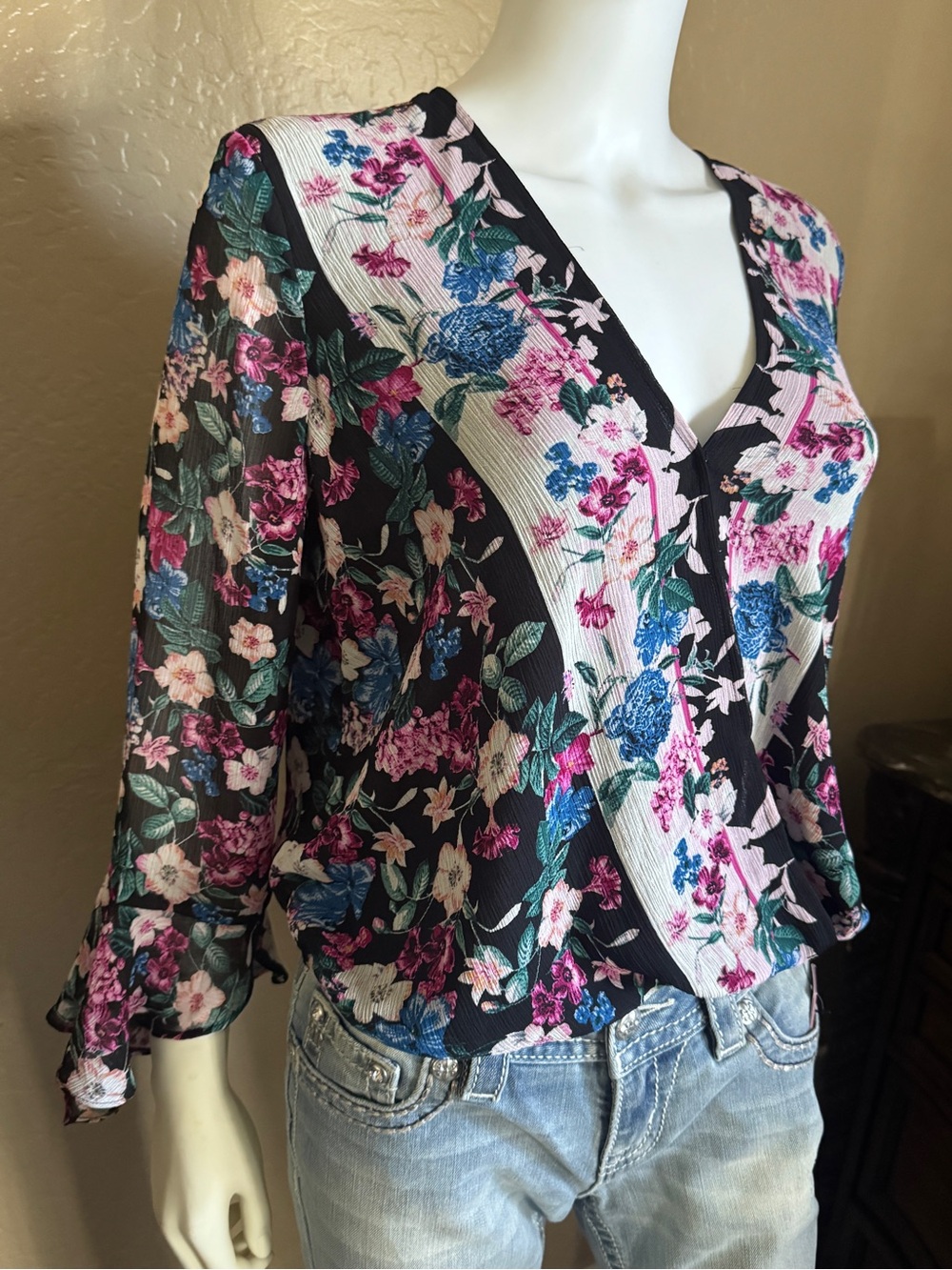 Guess floral top medium